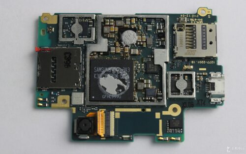 CREATOR: gd-jpeg v1.0 (using IJG JPEG v62), quality = 95 Compact Mobile Device Motherboard with Camera Connector